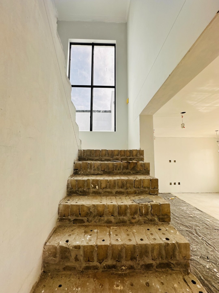 5 Bedroom Property for Sale in Sandown Western Cape